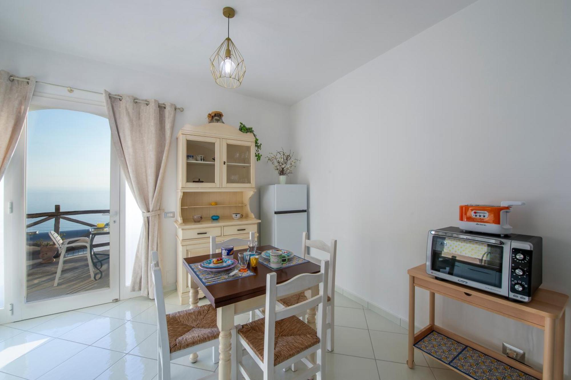Apartamento Aria Di Mare,near Elevator, Few Steps, Parking, Garden